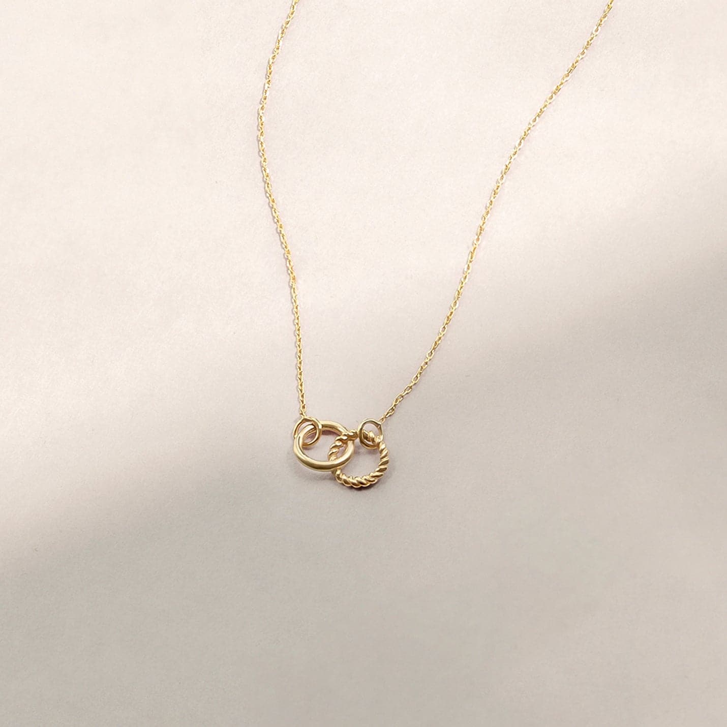 14k Gold Necklace With Interlocking Circles Interlocking Circle