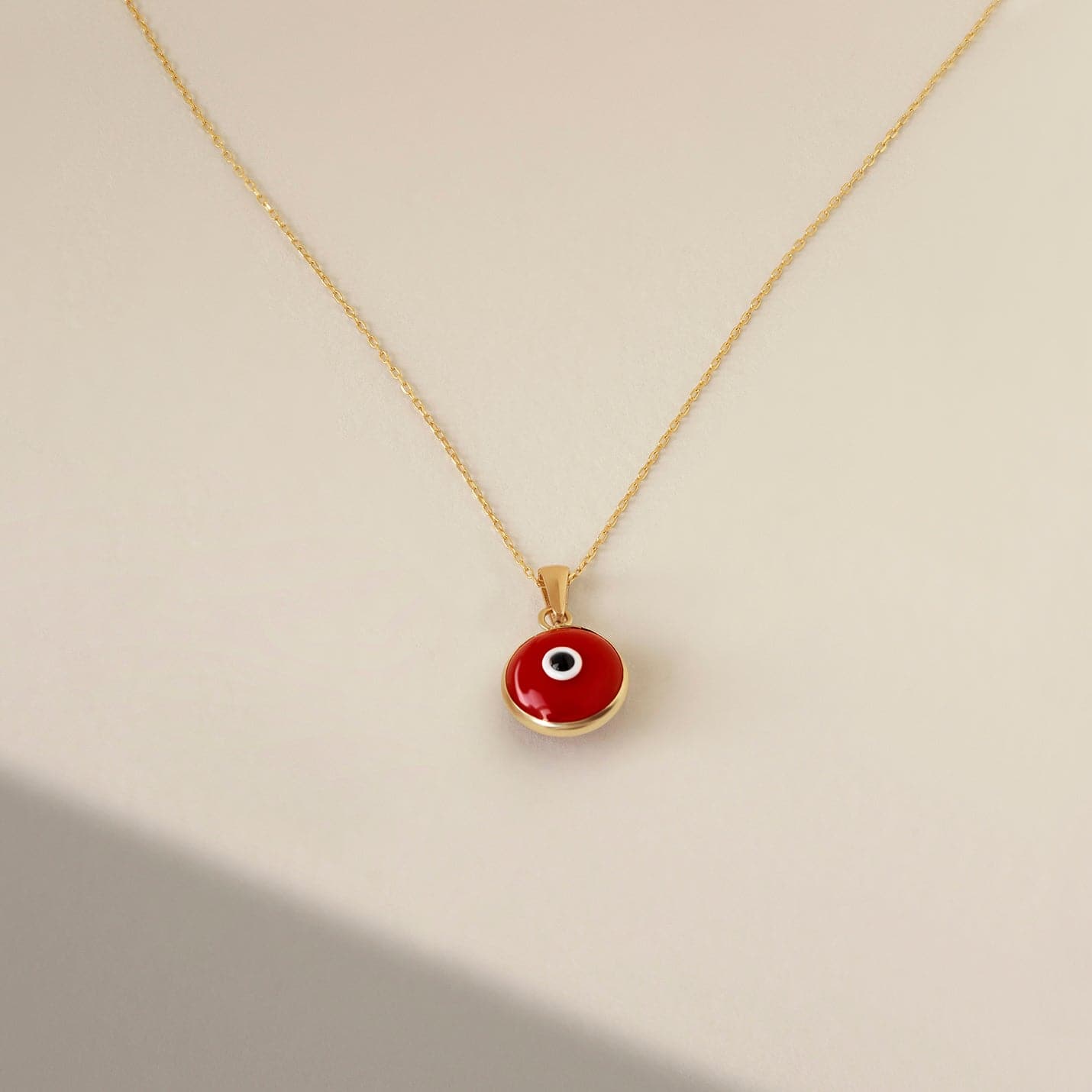 Collier pendentif œil maléfique rouge en or 14 carats