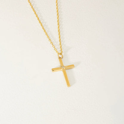 Collier croix solitaire en diamant en or blanc 14 carats (0,01 ct. p.m.).