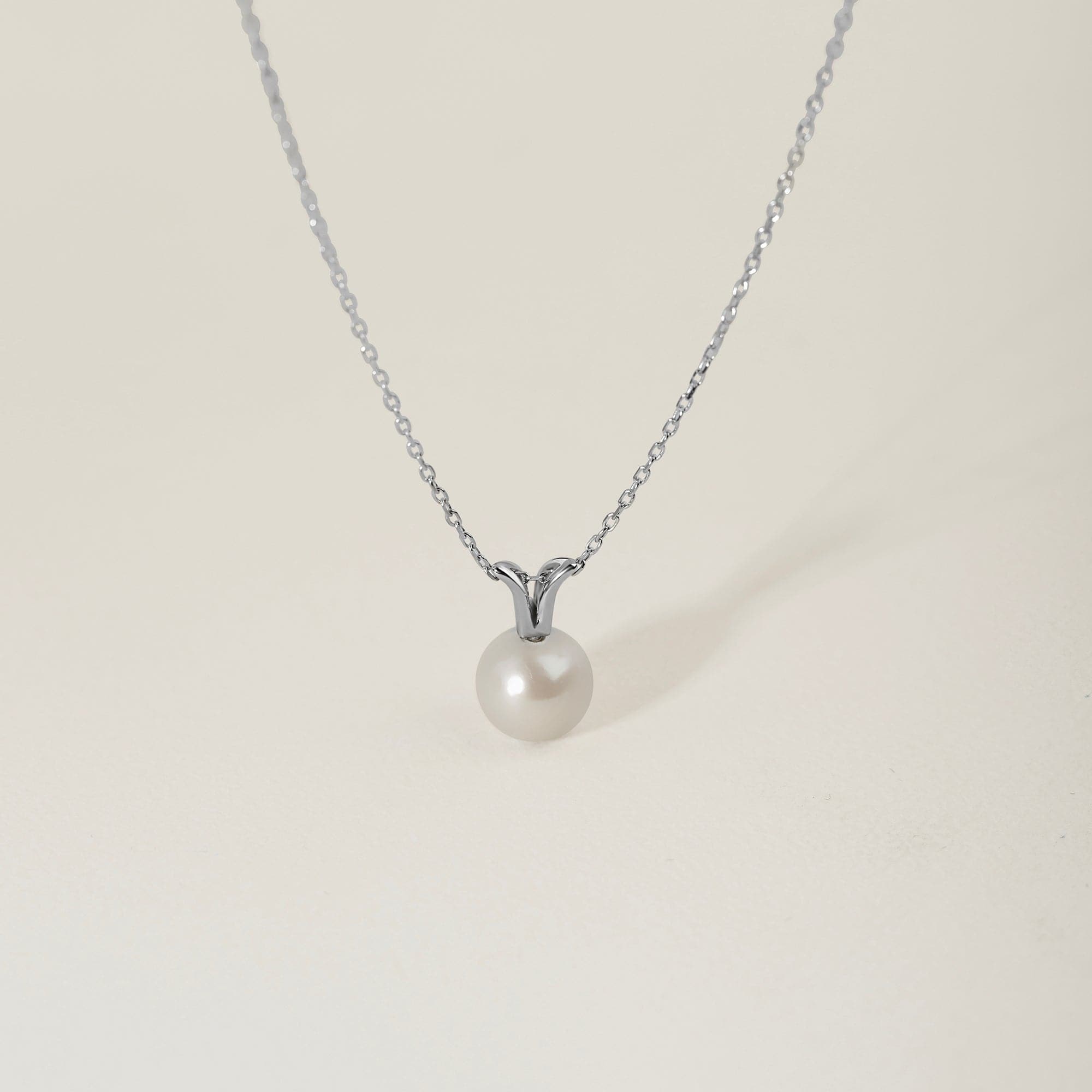 Pearl Solitaire Pendant Necklace