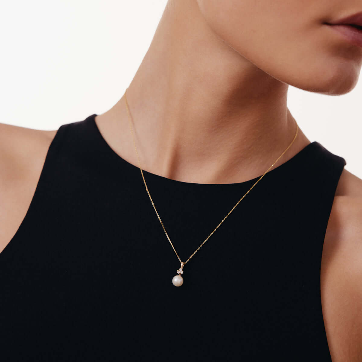 Diamond and Freshwater Cultered Pearl Necklace