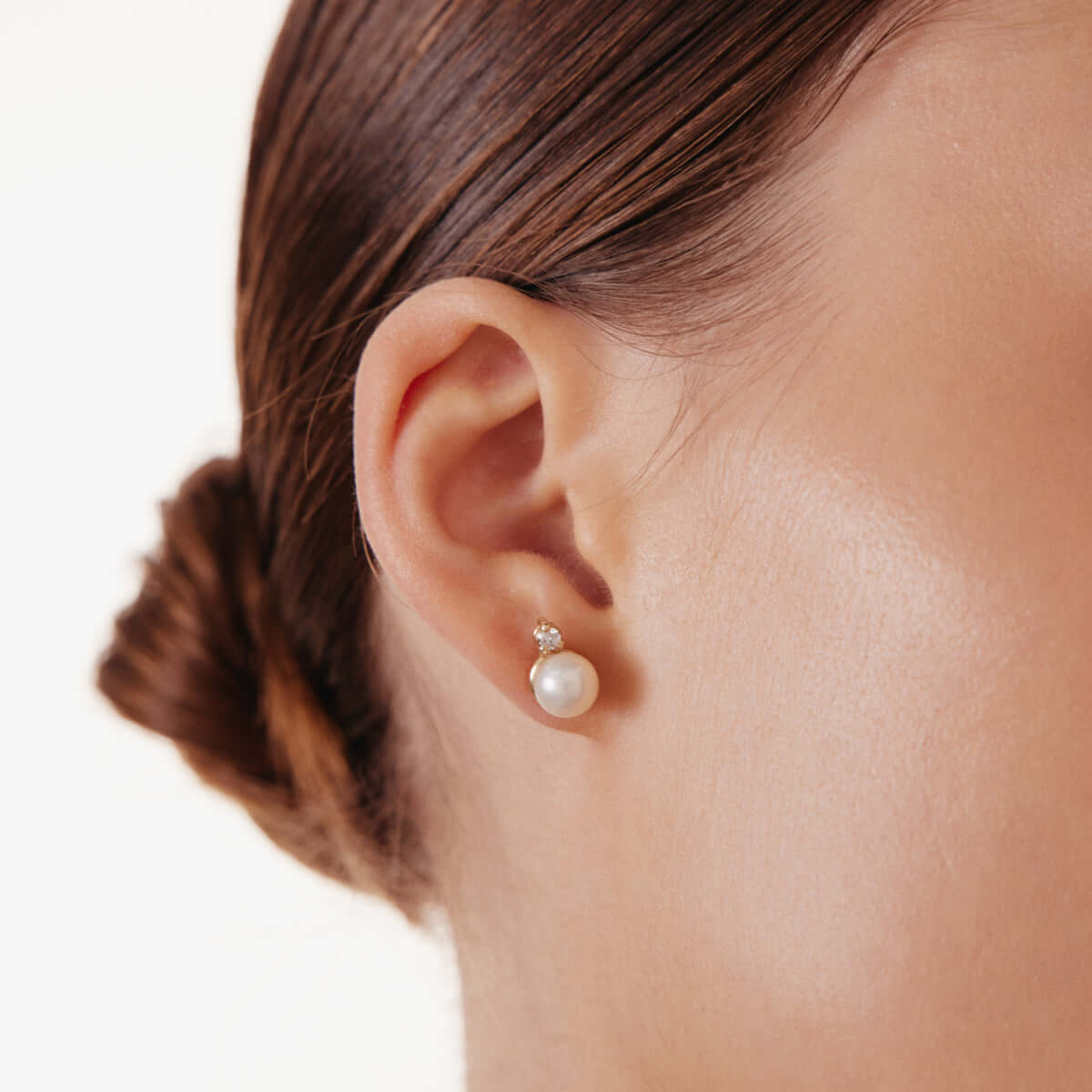 Boucles d'oreilles clou avec perle de culture d'eau douce et diamant en or 14 carats