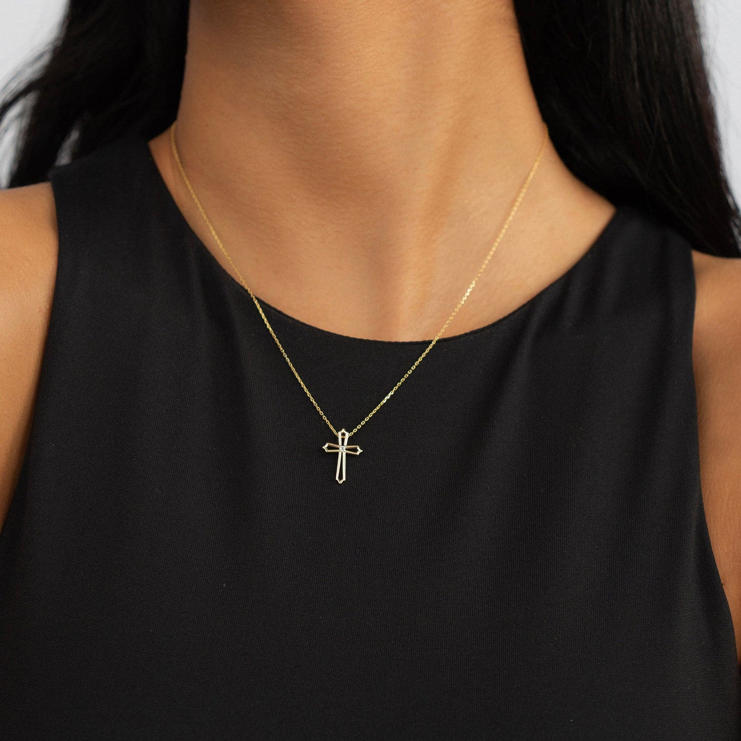 Collier croix ouverte en diamant en or 14 carats