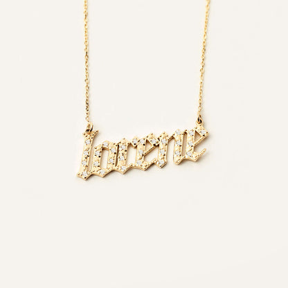 Collier de nom personnalisé en lettres anciennes avec diamant en or 14 carats.