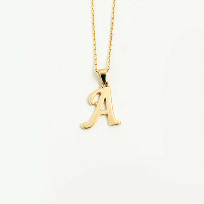 Collier pendentif délicat avec lettre en style script en or 14 carats.