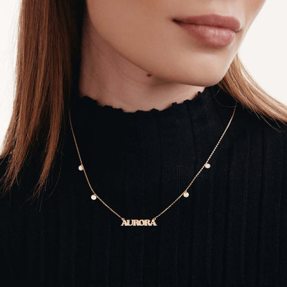 Collier personnalisé avec nom et quatre disques en or massif 14 carats