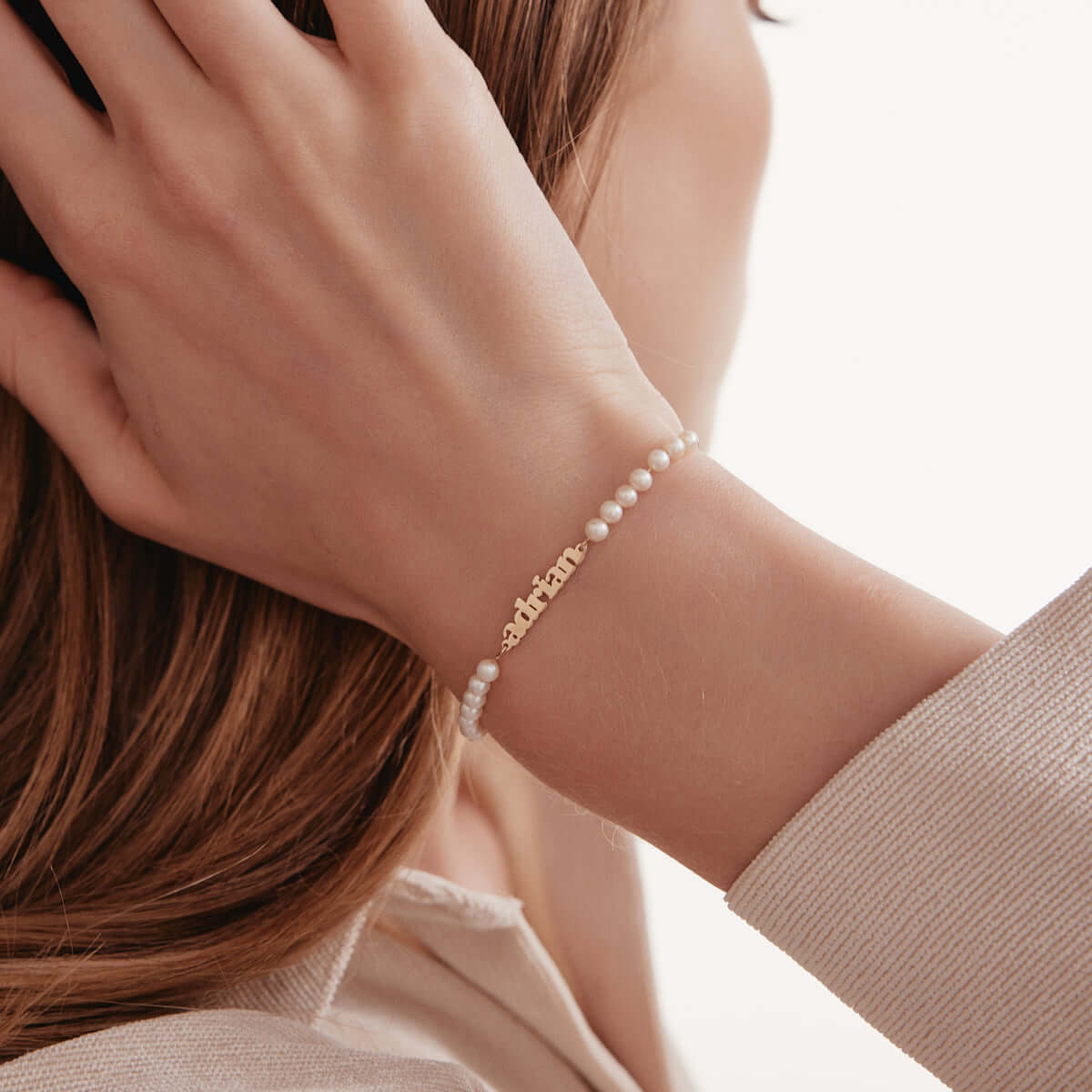 Bracelet personnalisé avec nom et perle en or massif 14 carats