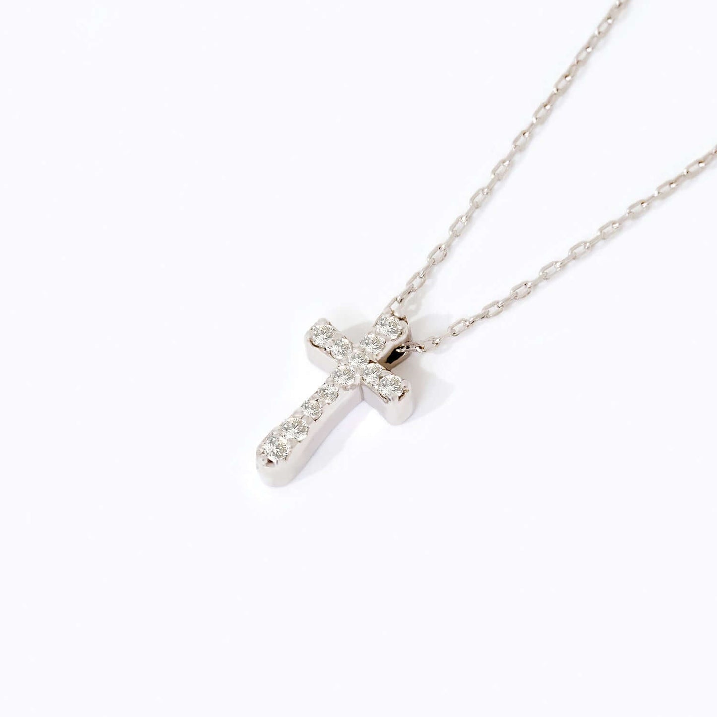 Collier avec pendentif en forme de croix pavé de diamants en or massif 14 carats 