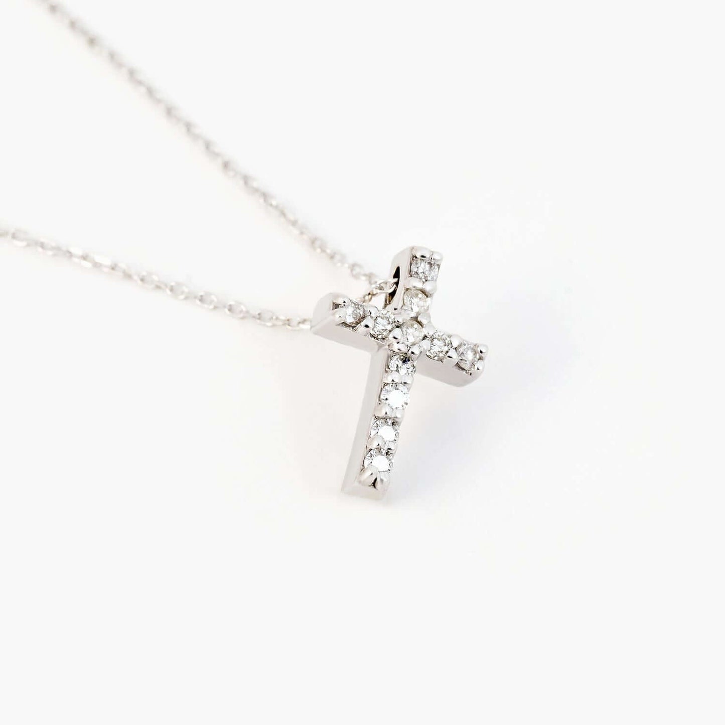 Collier croix en diamant de 1/10 ct tw en or blanc 14 carats