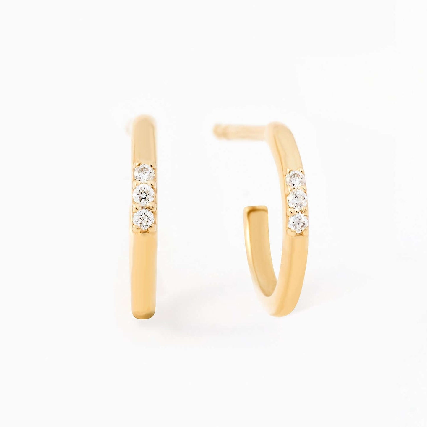 Boucles d'oreilles mini-huggie en or massif 14 carats avec diamants