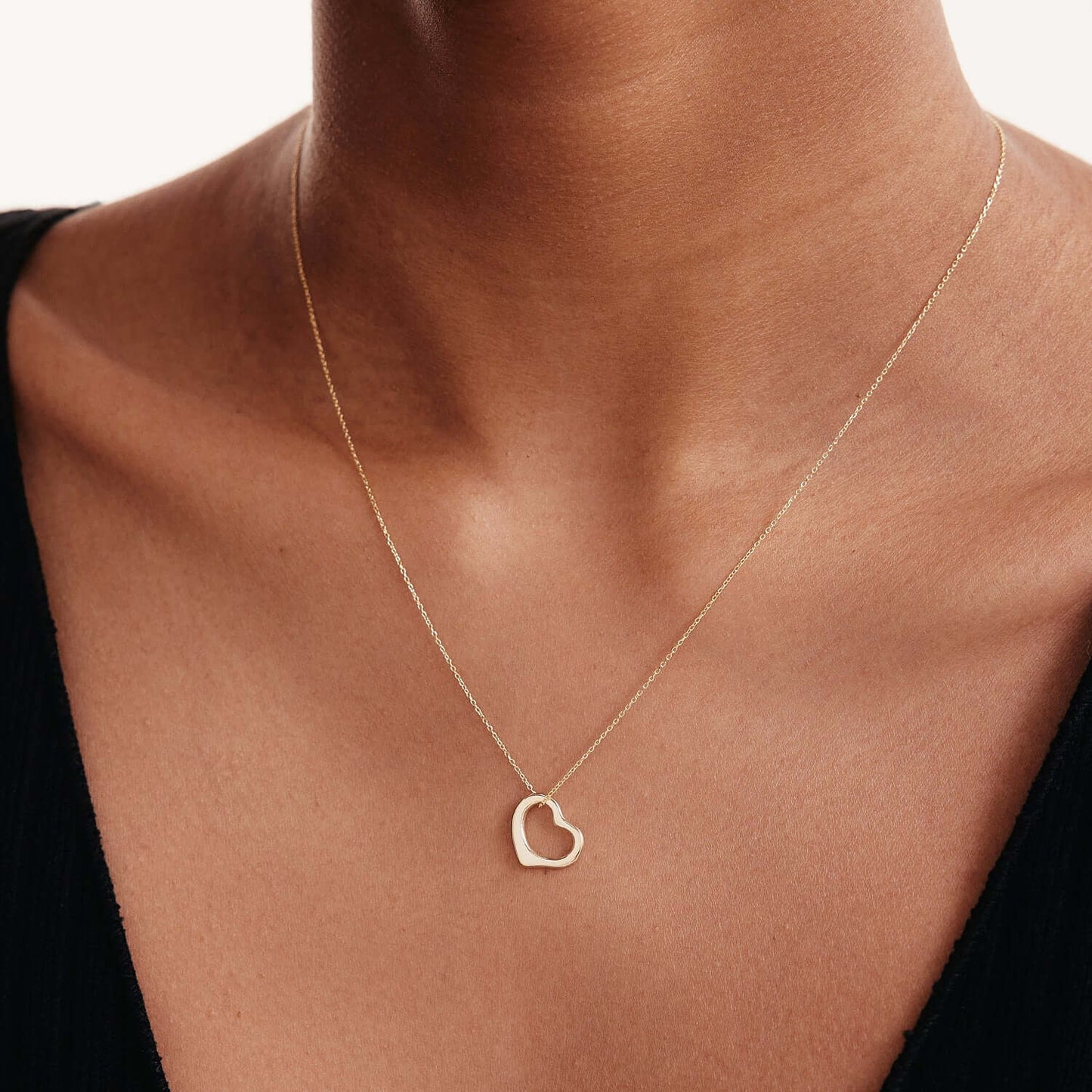 Collier en or massif 14 carats avec cœur ouvert incliné