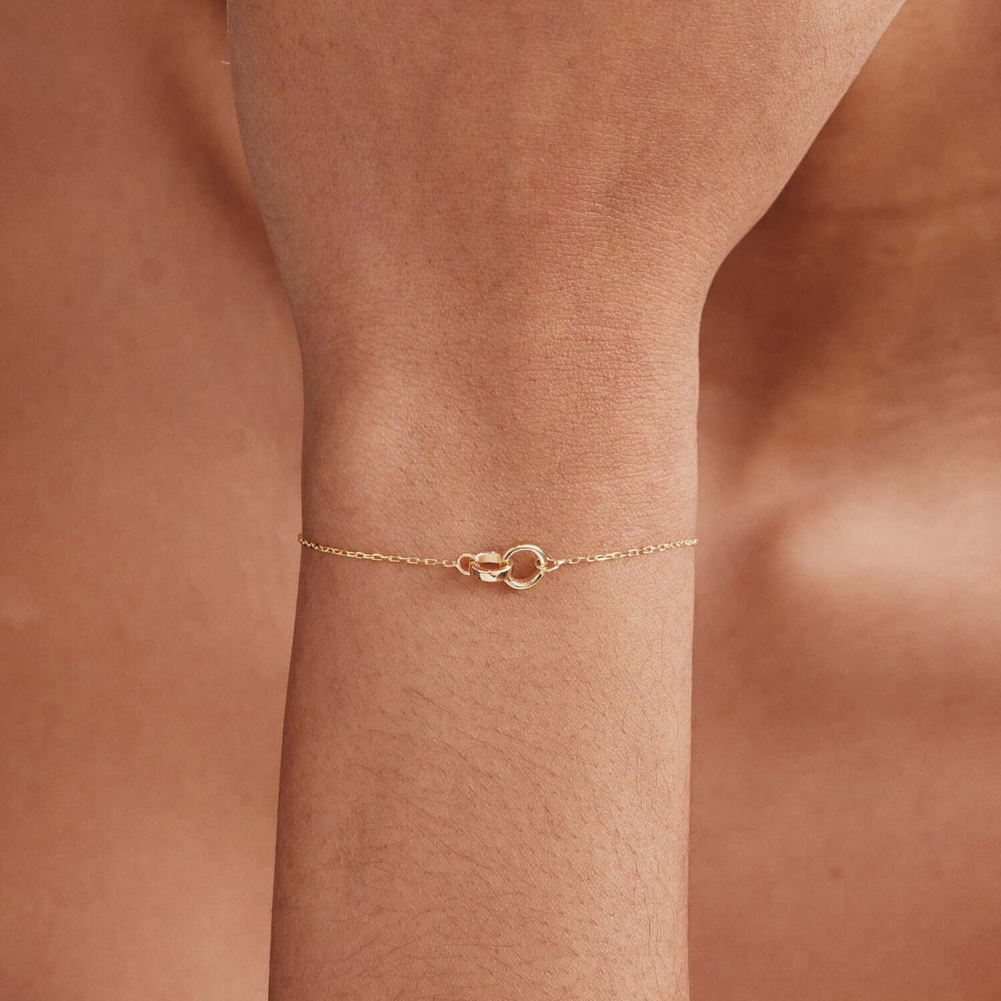 Interlocking Circle Bracelet in 14K Solid Gold