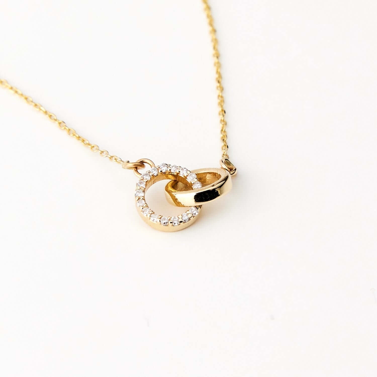 Diamond Intertwined Circle Necklace
