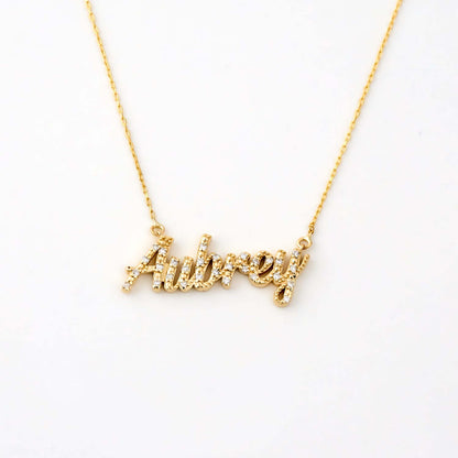 Collier avec nom en lettres cursives en or massif 14 carats