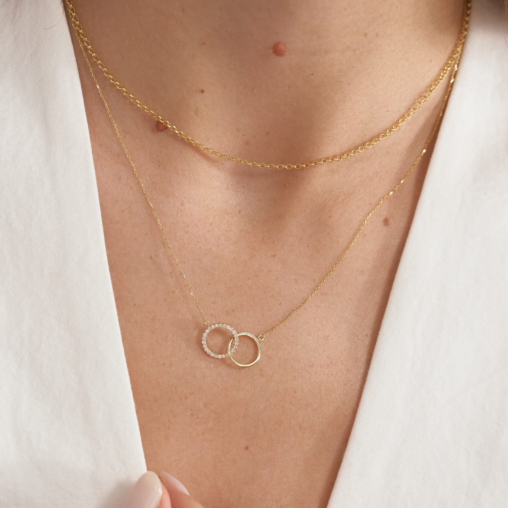 Diamond Interlocking Circle Necklace