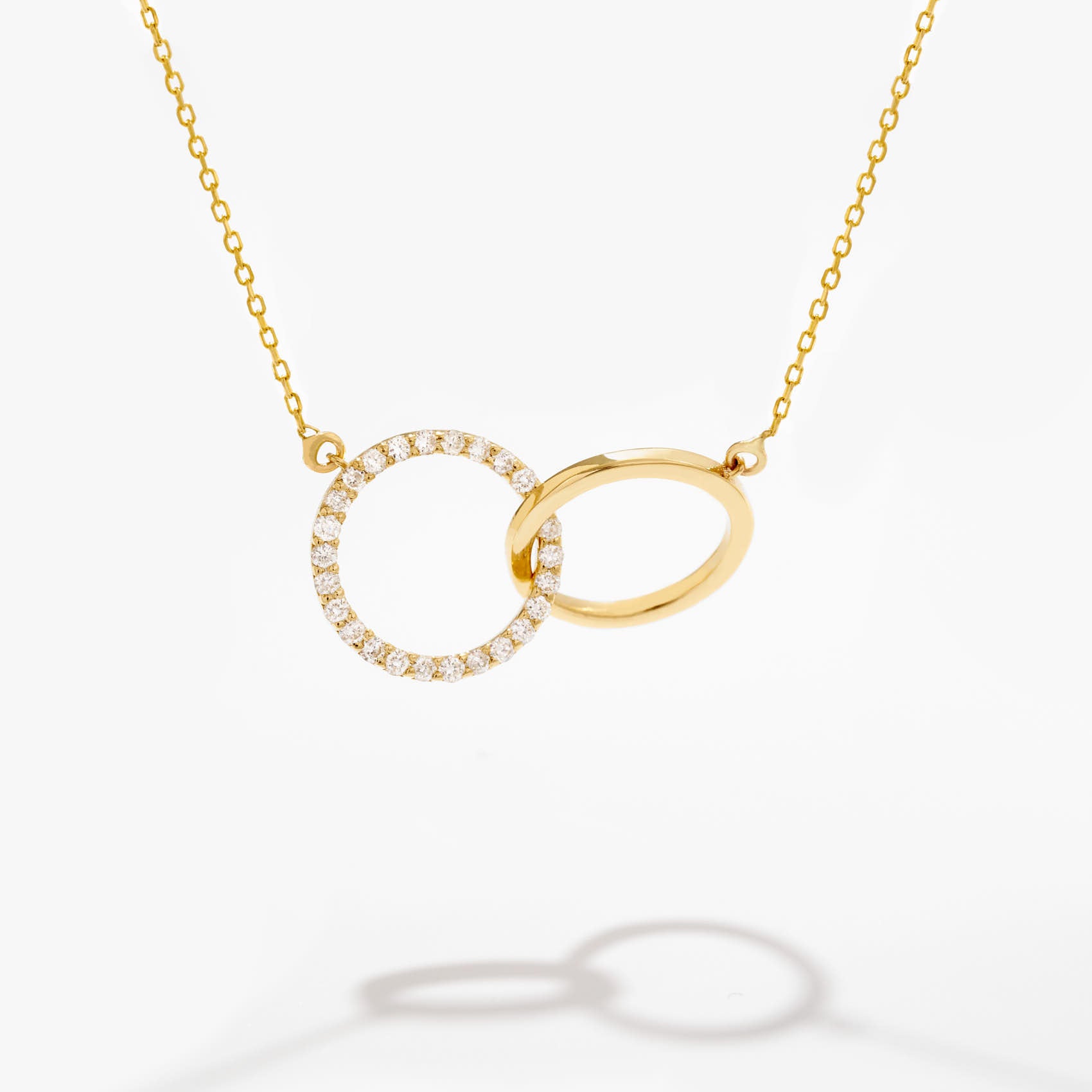 Diamond Interlocking Circle Necklace