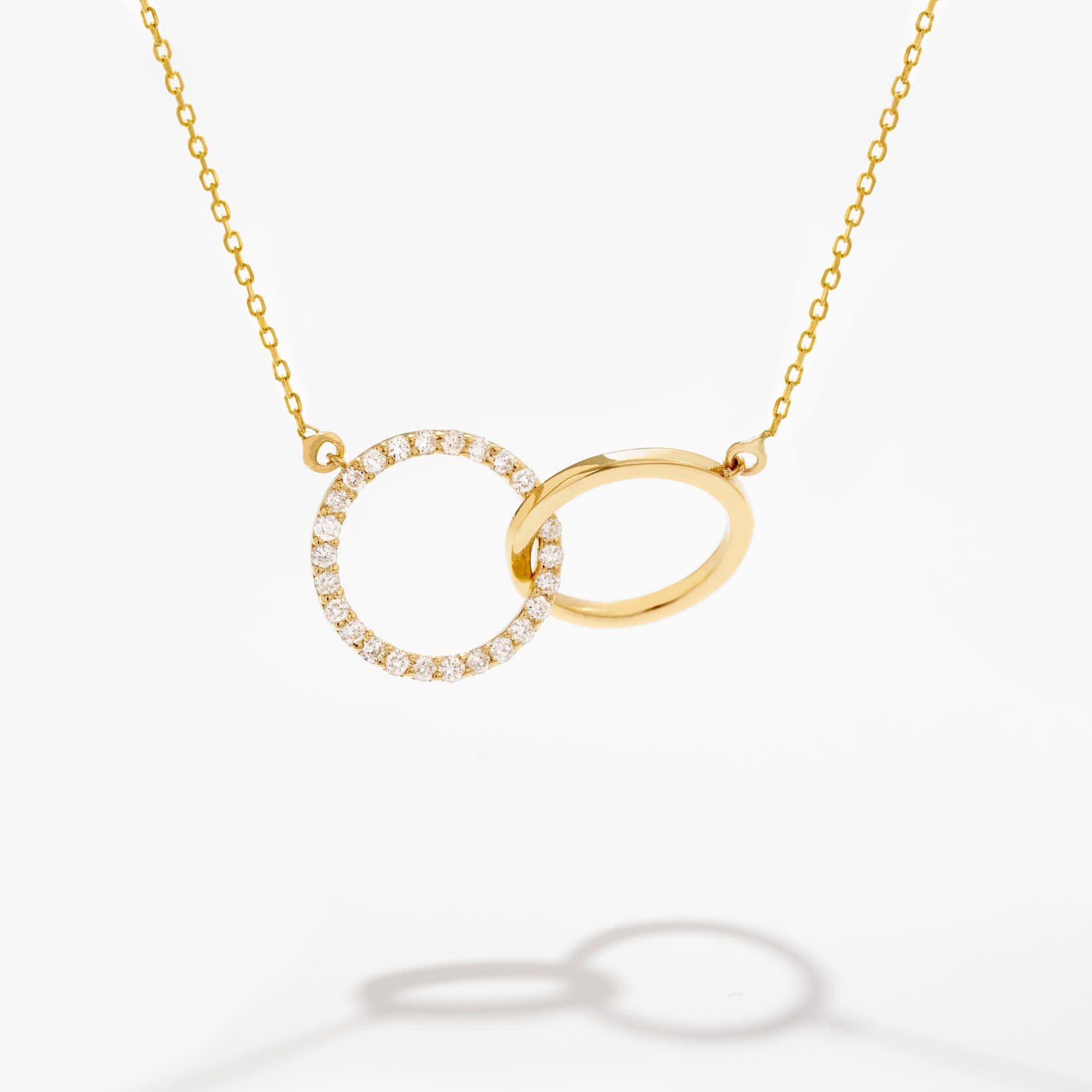 Diamond Interlocking Circle Necklace