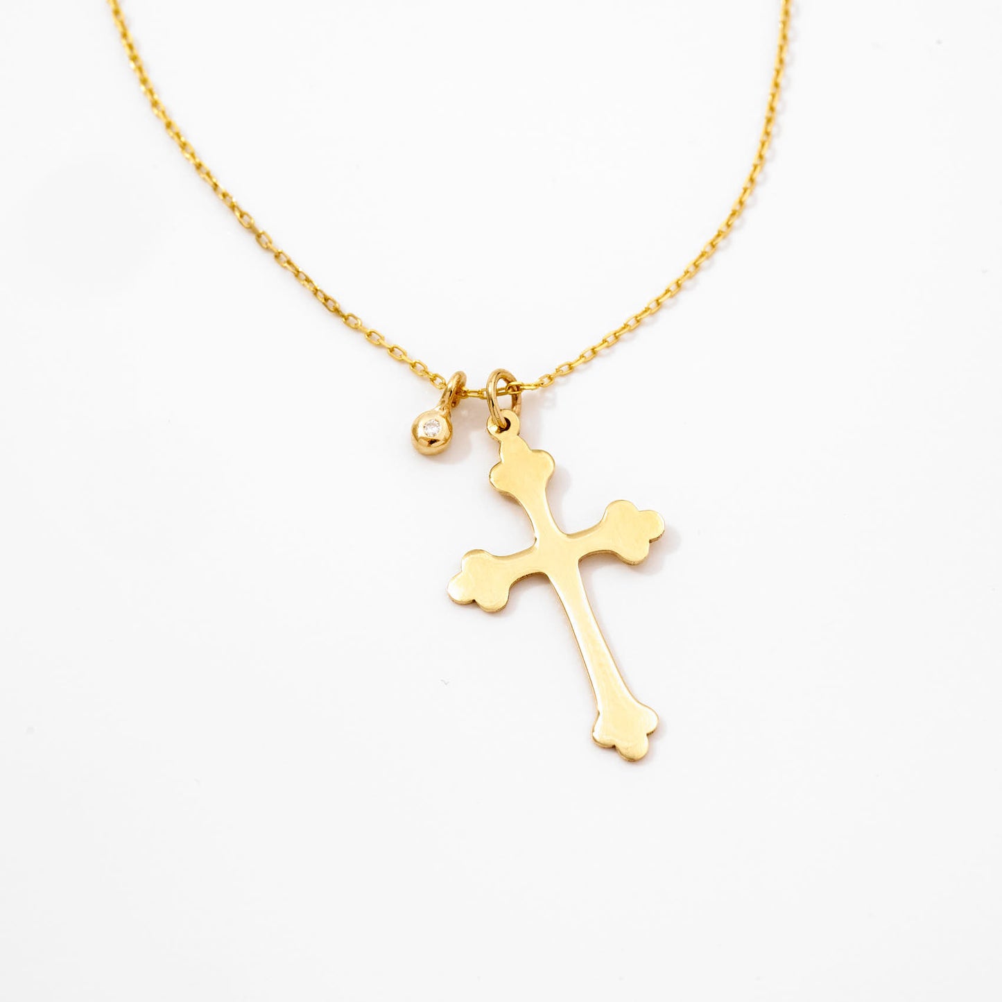 Collier croix avec bourgeons de diamants en or massif 14 carats