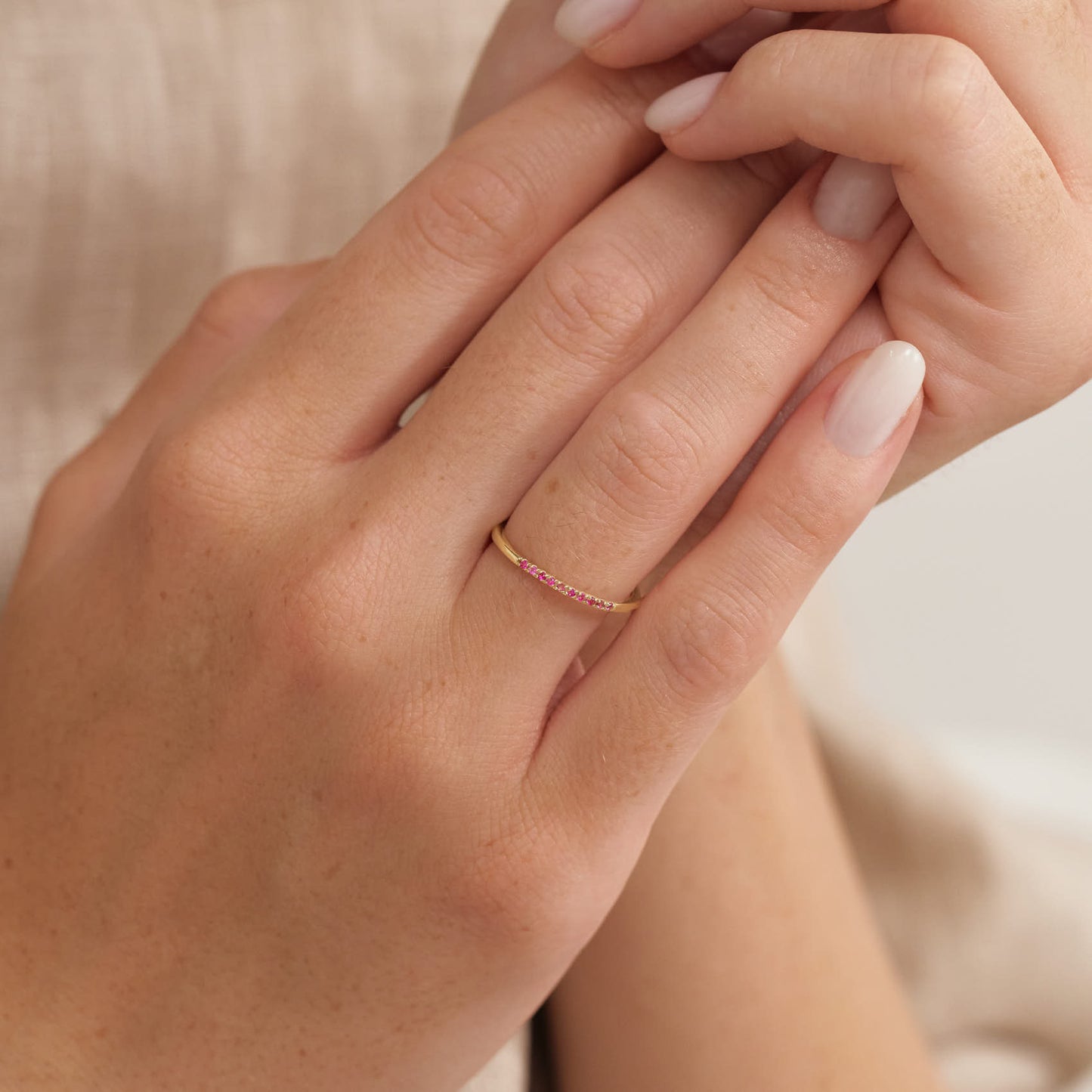 Bague d'éternité avec pierre de naissance en or massif 14 carats