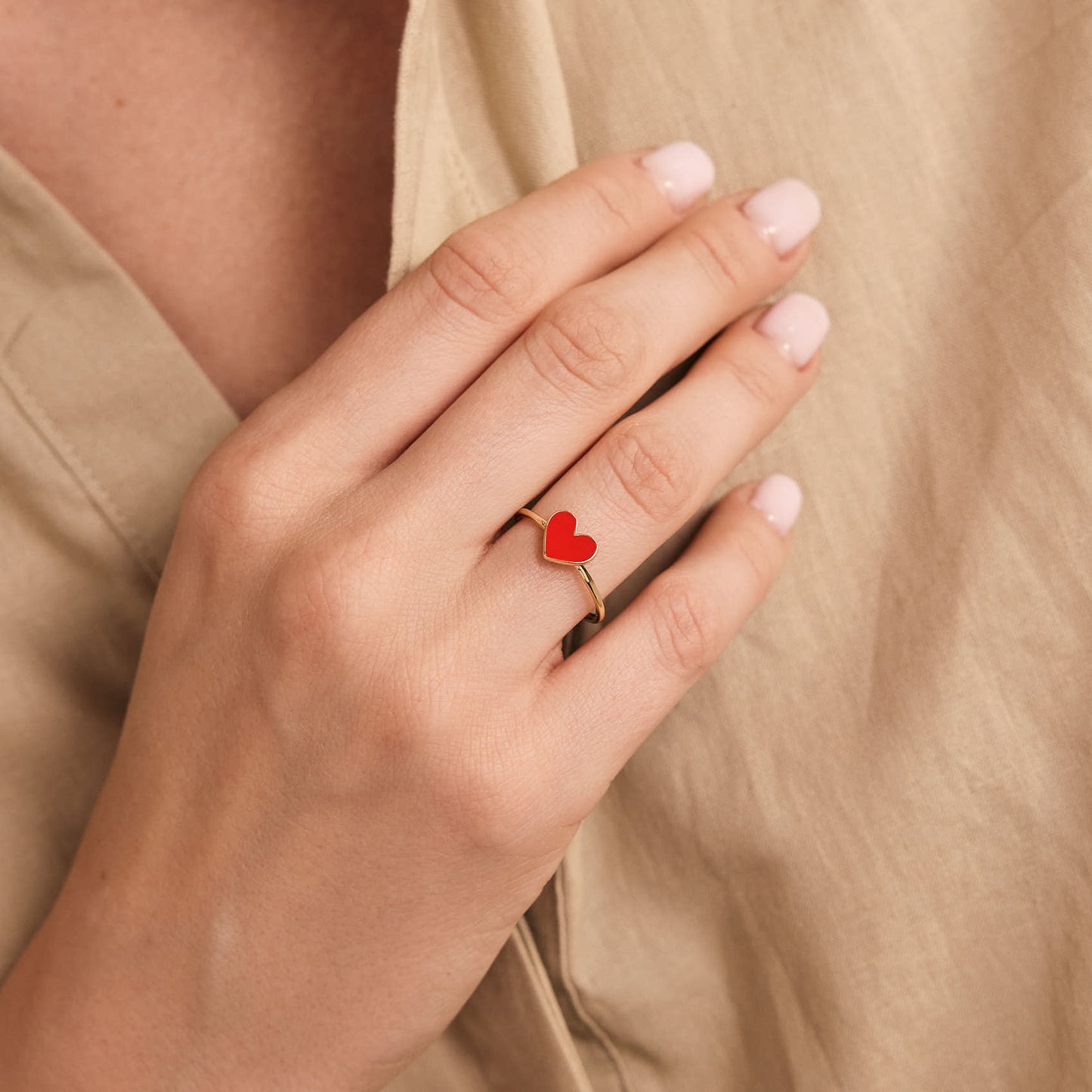 Bague en émail avec cœur en or massif 14 carats