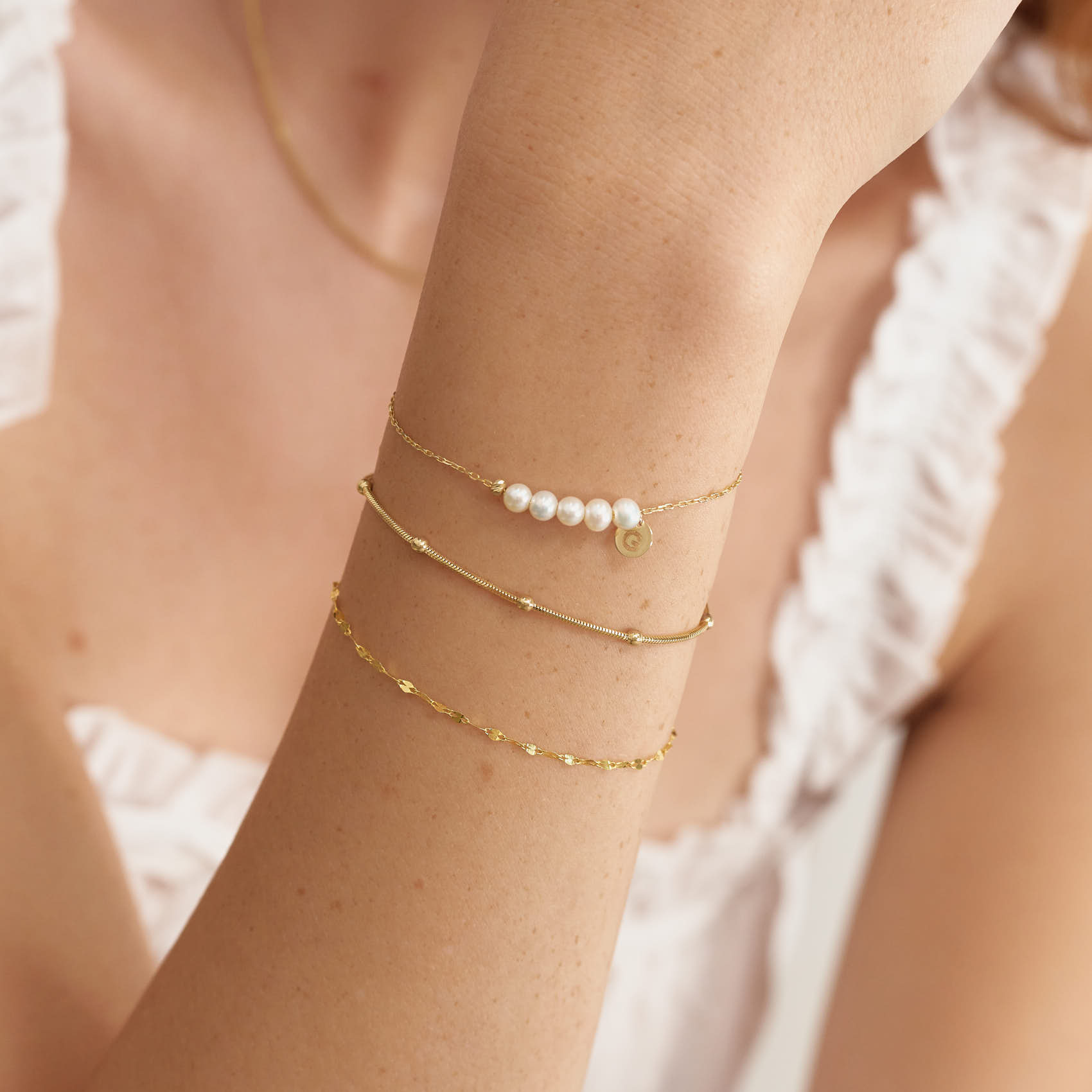 Engravable Pearl Disc Bracelet