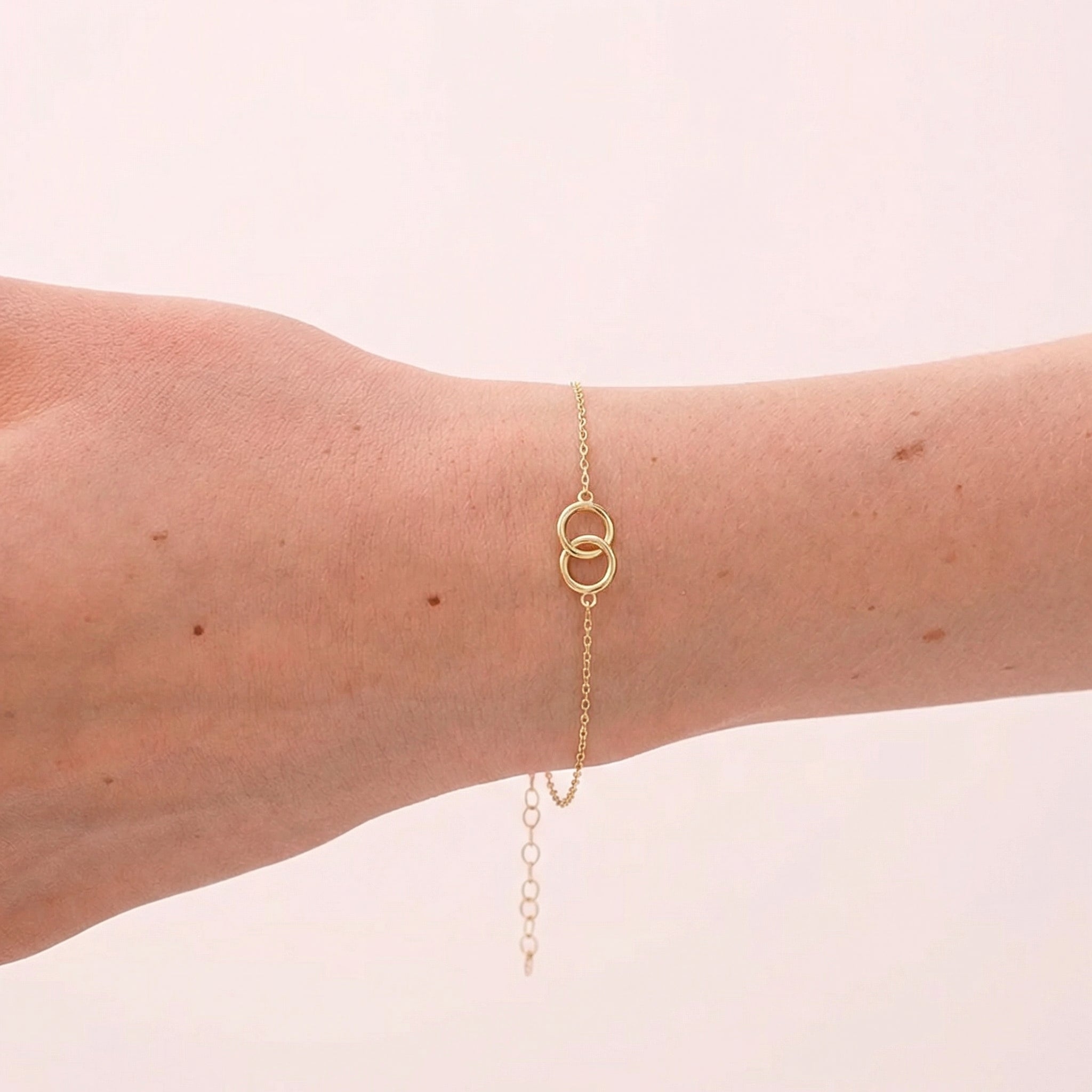 Tiny Interlocking Circles Bracelet